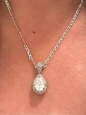 Stunning vintage teardrop pendant.
Sears Collecction